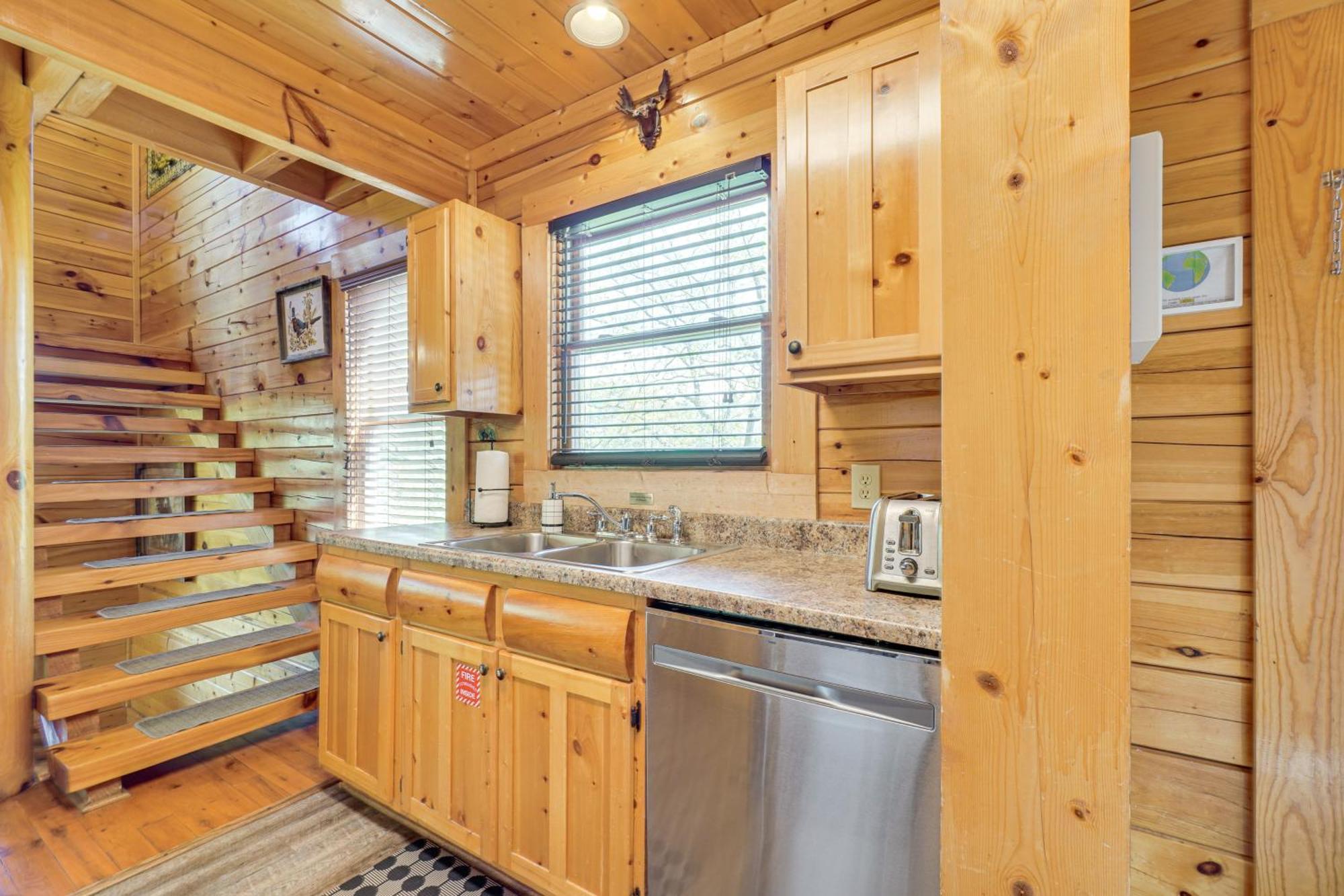 Mountain Dreams Cabin Hot Tub, Sauna And Views! Sevierville Exterior photo